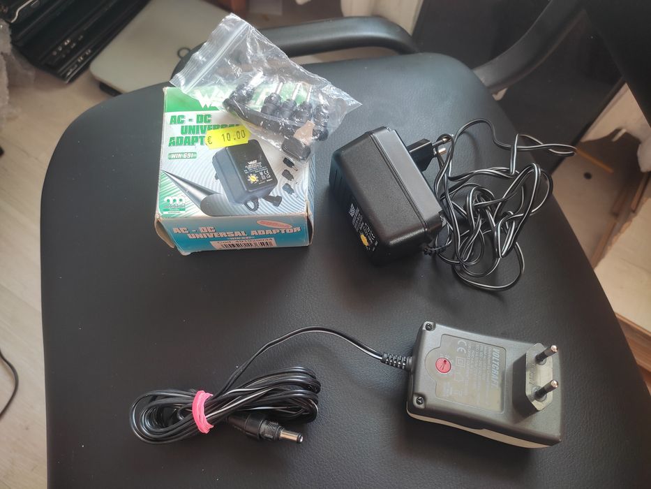 Блок живлення,питания на 3/4,5/5/7.5/9/12 вольт.1 ампер.з Германії.