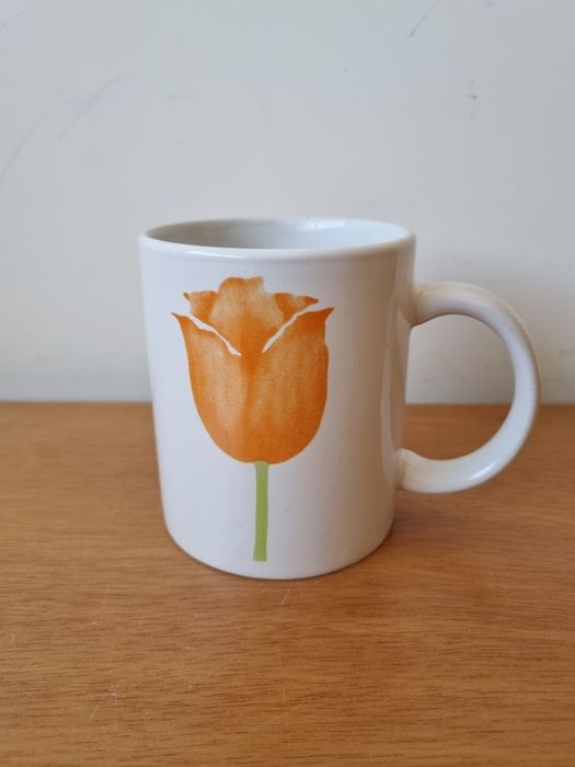 Caneca com tulipa64286785304065120