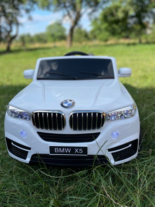 Дитячий електромобіль BMW на пульті керування з підсвічуванням фар