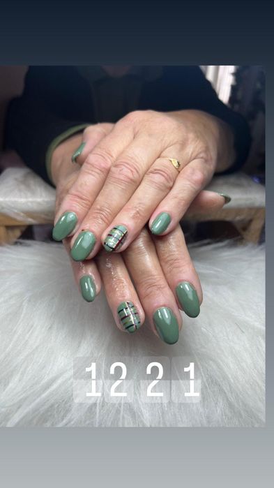 Unhas de gel  e verniz gel