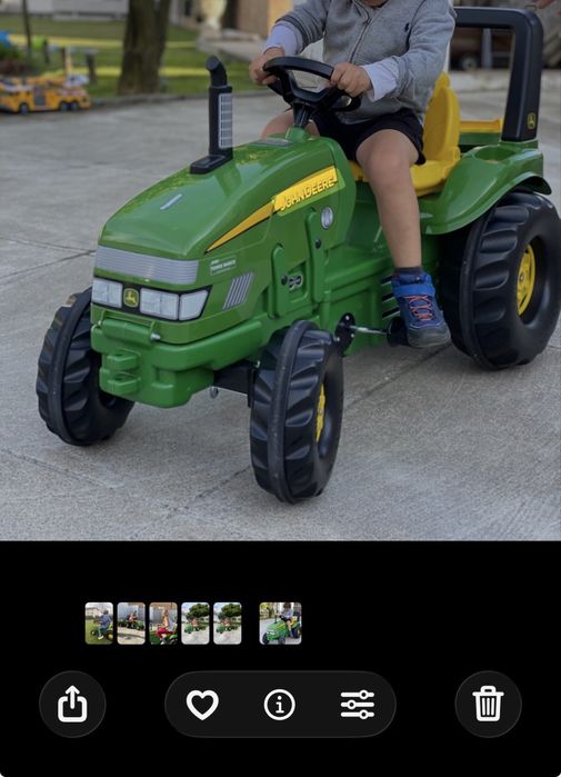 Mini trator John Deer  a Pedais + Atrelado  Oficial