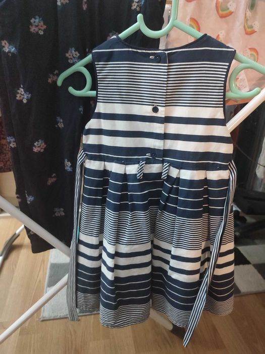 Elegancka sukienka w paski 86 Jasper Conran biało granatowa