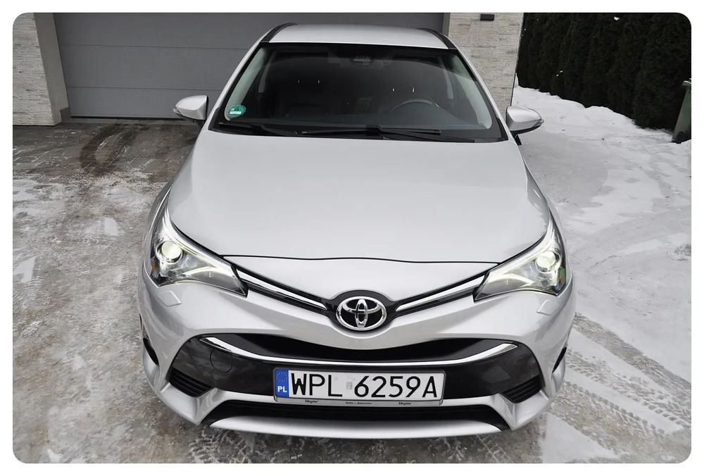 Toyota Avensis 1.8 147KM skórzana tapicerka, full led, świetny stan