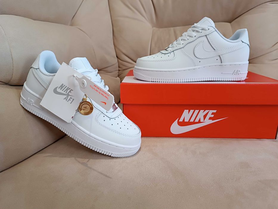 Жіночі кросівки Nike Air Force 1 (Шкіра) 2 кольори