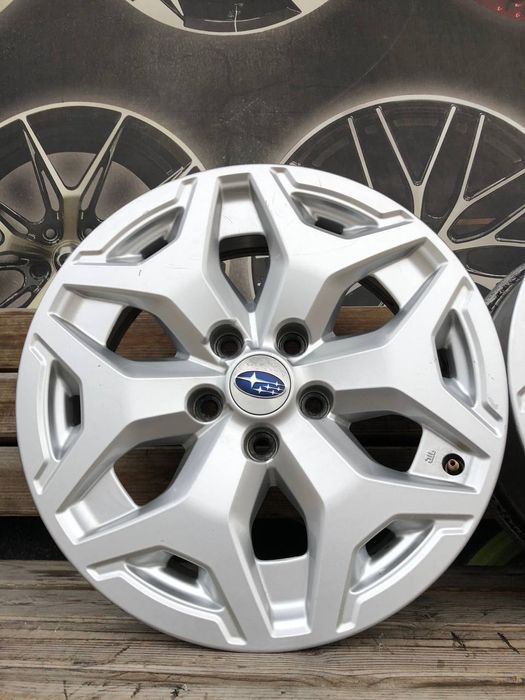 777 Оригинальные диски R17 5/114.3 56.1 Subaru Forester