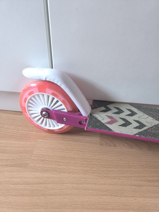 Самокат для дівчинки