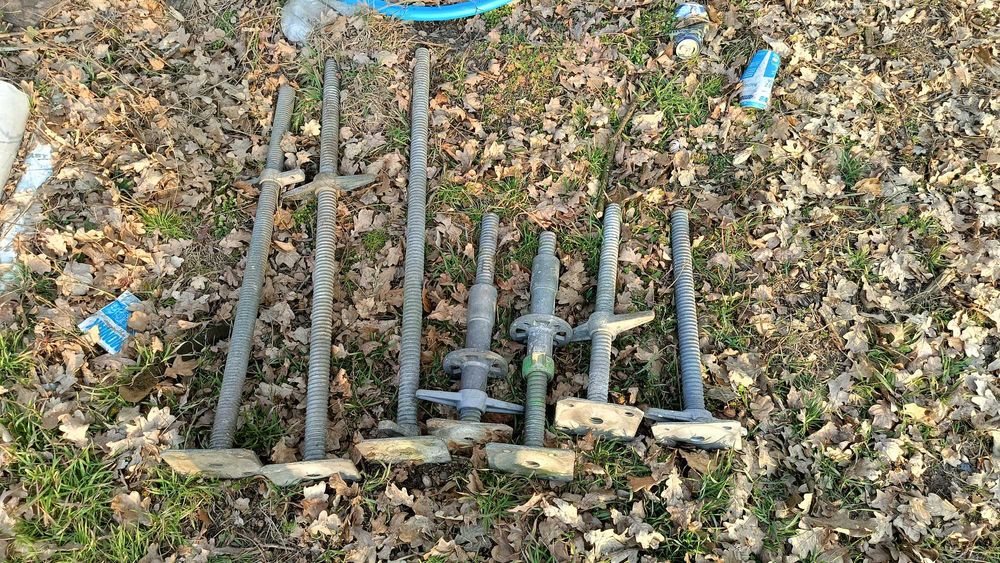 Stopy regulowane do rysztowania