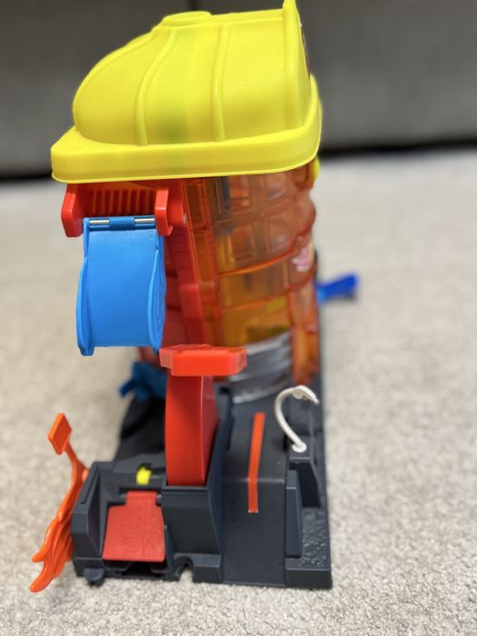 Трек Хот Вілс Пожежна станція Hot Wheels City Super City Fire