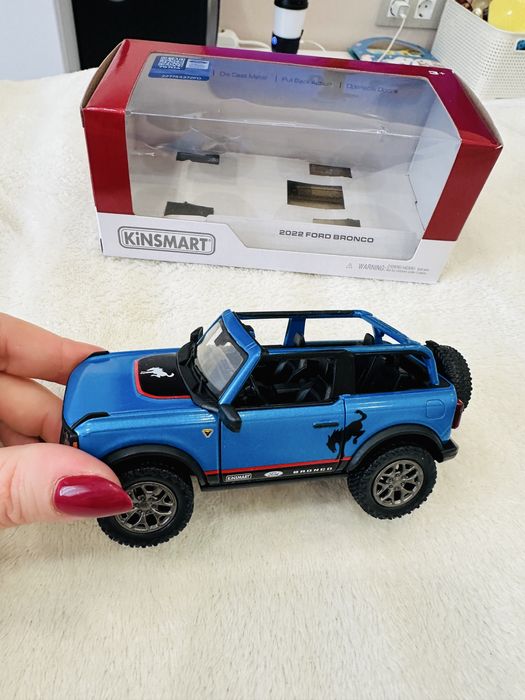Металева машинка джип Kinsmart Ford Bronco