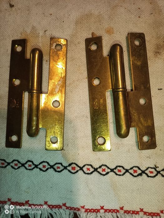 Duas dobradiças em ferro somente duas mesmo