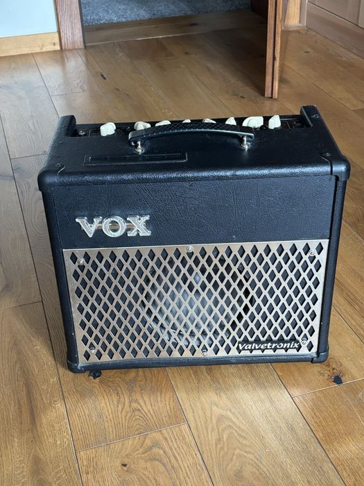 Wzmacniacz gitarowy VOX VT15 + footswitch VFS5