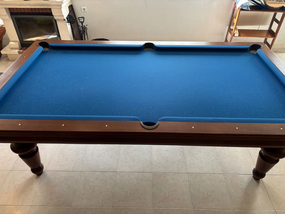 Mesa tripla: Snooker + Bilhar + Mesa de jantar.