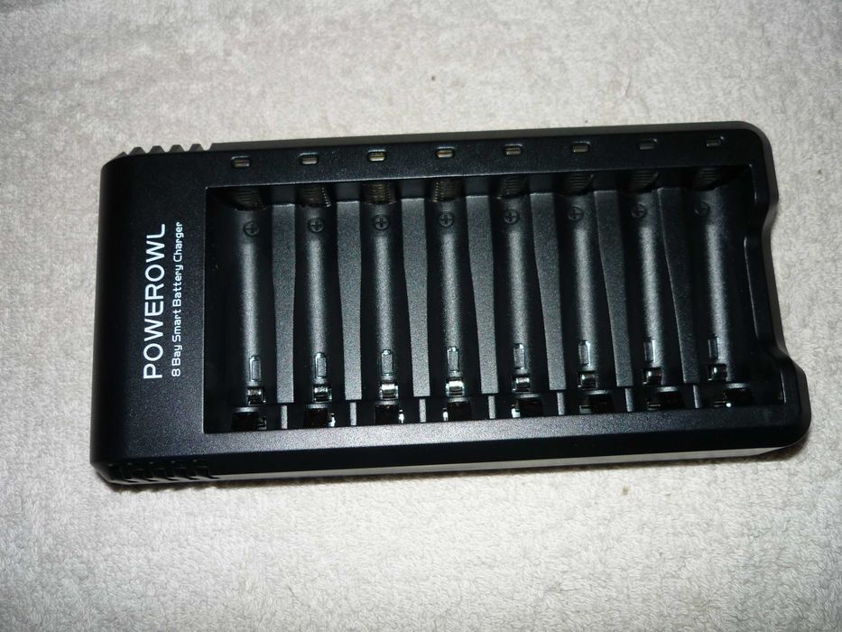 Ładowarka baterii Powerowl na 8 baterii