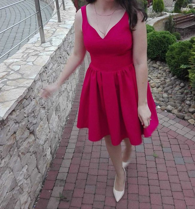 Rozkloszowana sukienka kolor amarantowy, sukienka wizytowa