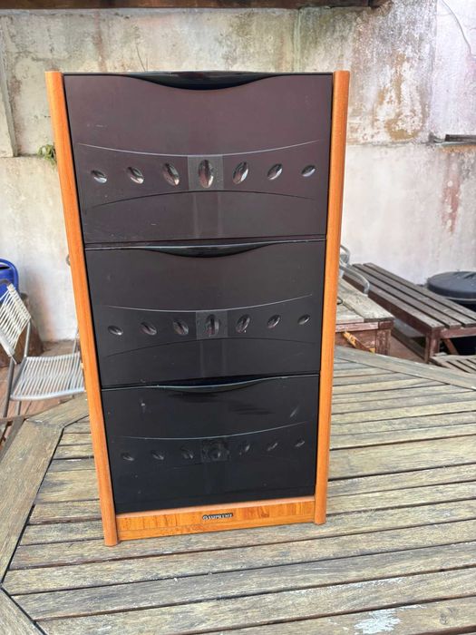 Móvel Porta Cd's em madeira
Móvel Porta Cd's em madeira com gavetas