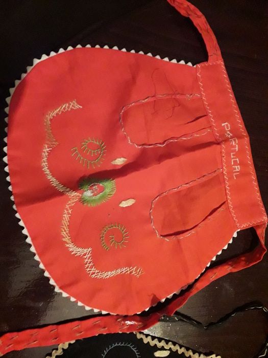 Aventais Bordados Antigos de Viana (Ler anuncio)