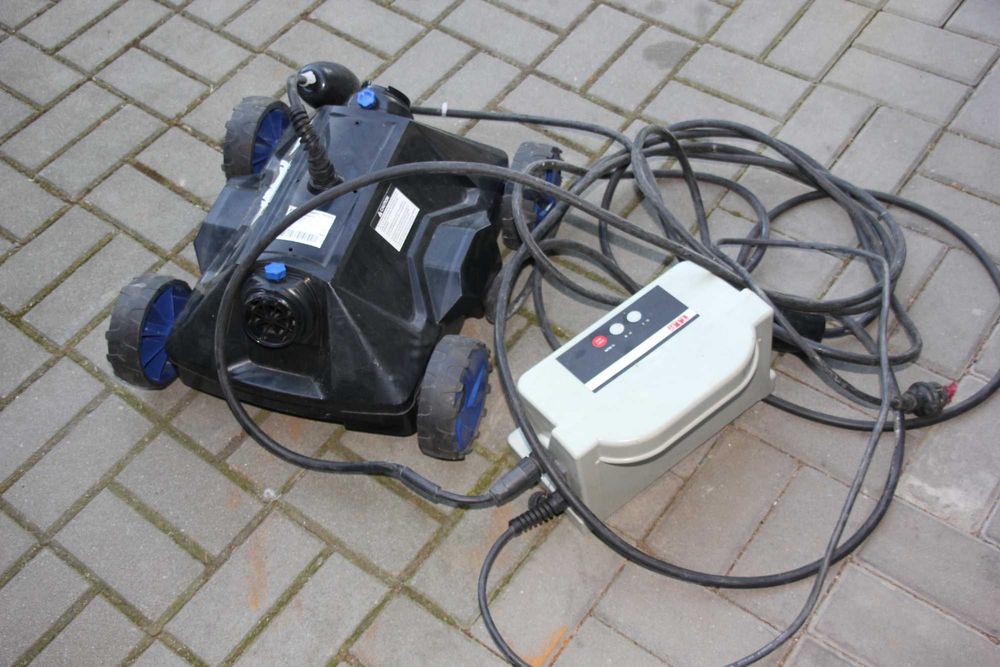 Automatyczny robot basenowy Sweeper 18000