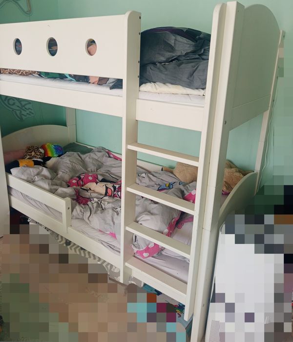 Drewniane łóżko pietrowe