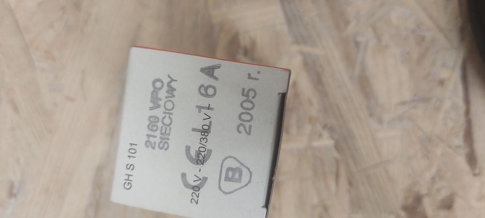 Wkrętakowy wyłącznik instalacyjny