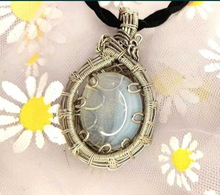 Pendente em aço inoxidável com pedra opalite  artesanal