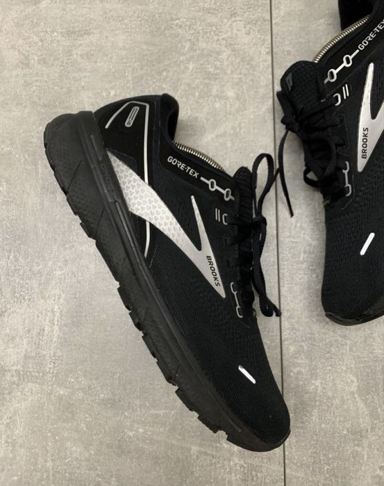 Кросівки Brooks Gore-Tex оригінал Asics