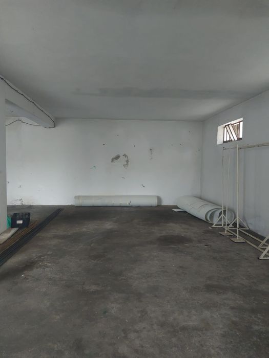 Arrenda-se Garagem/Armazém