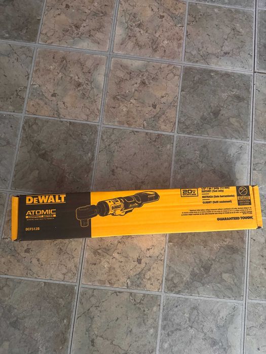 Zestaw narzedzi z bateriami Dewalt