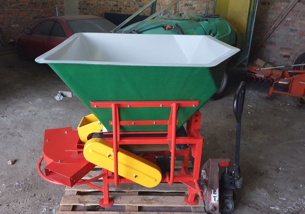 Rozsiewacz nawozów, wapna, sadowniczy - Motyl 400