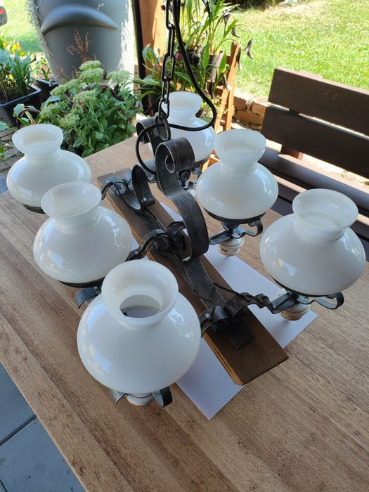 Stara lampa wisząca.