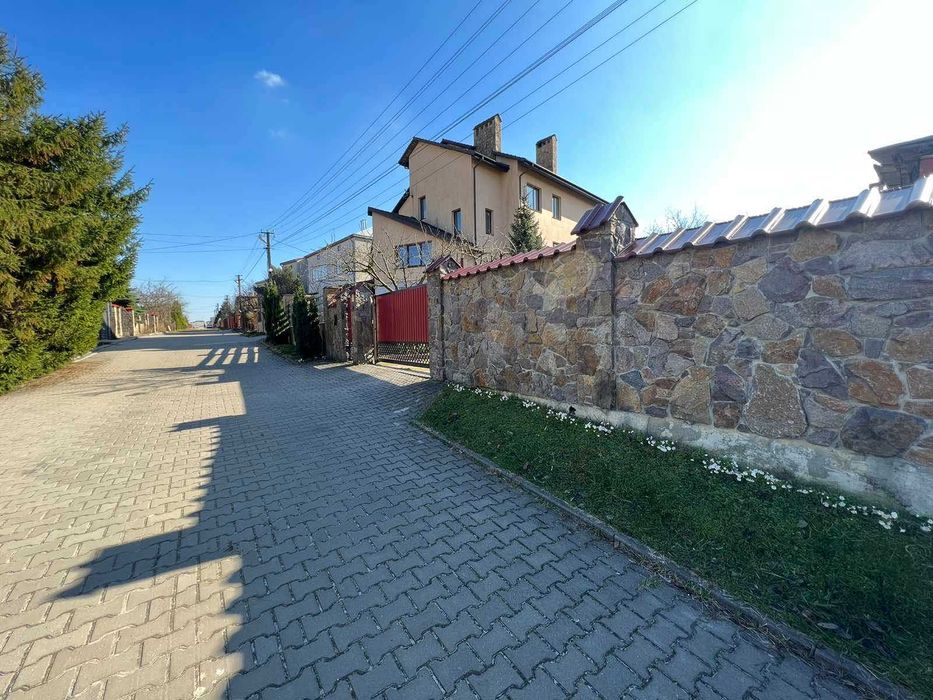 Продаж земельної ділянки в с.Солонка (без комісії), дорога бруківка.