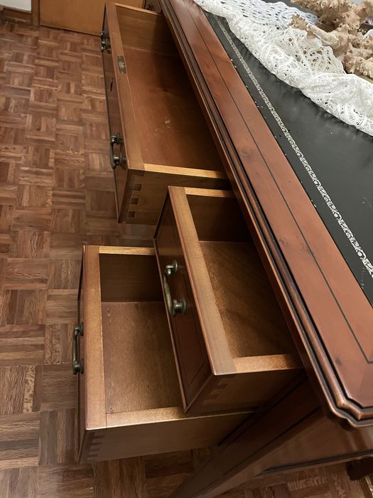 Móvel clássico de madeira