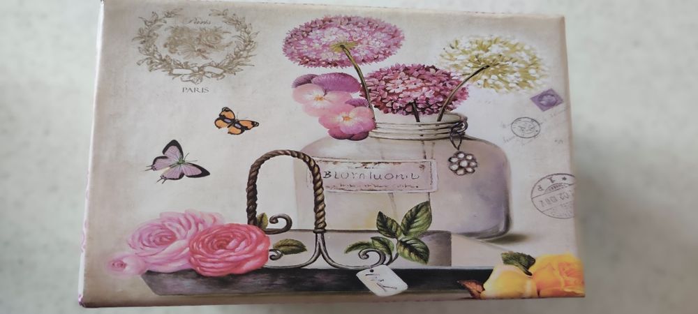 Подарункова коробочка НОВА