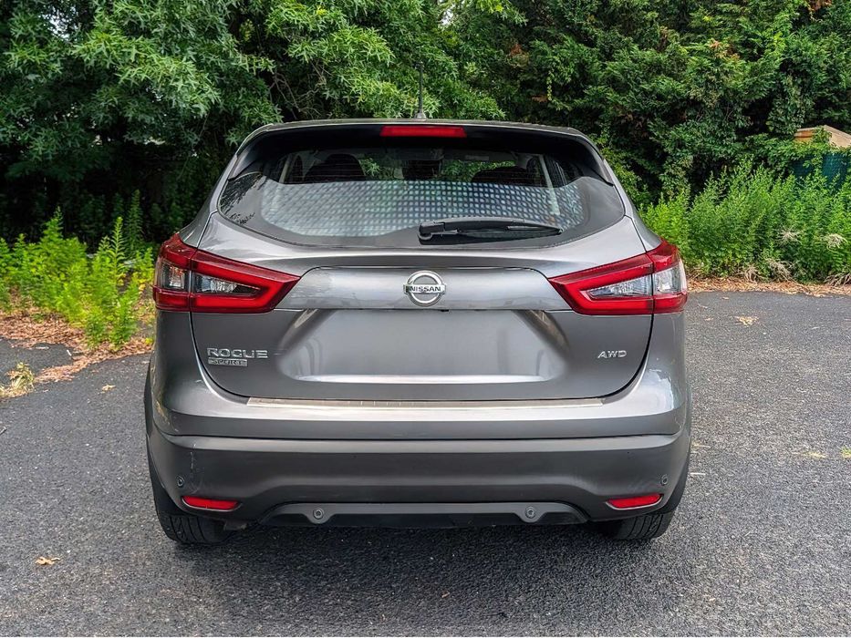 Nissan Rogue Sport      2021