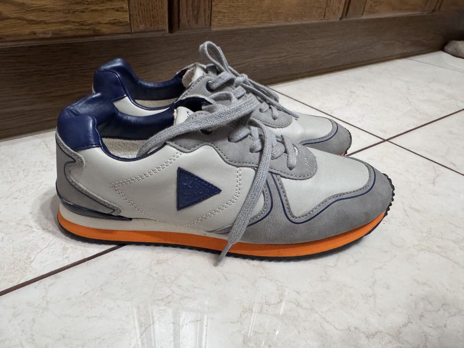 Жіночі кросівки Guess