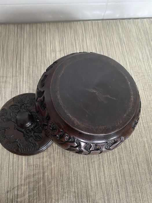 Madeira africana esculpida à mão vintage