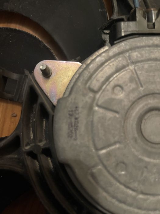 Крильчатка мотор вентилятора охолодження лев і прав Nissan Leaf 11-17