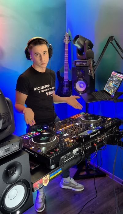 DJ, ведучий  на свято. Діджей, світло, звук, ефекти.