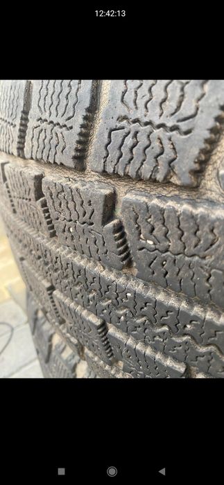 Продам зимову гуму, шини 215*60*17