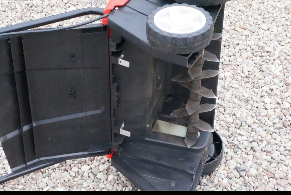 Wertykulator aerator elektryczny