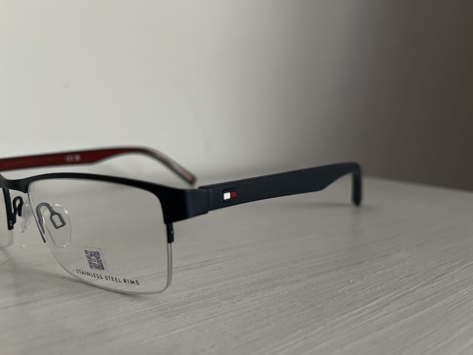 Oprawki marki Tommy Hilfiger