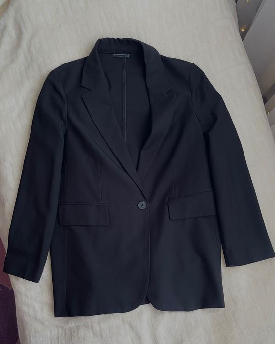 Класичний чорний піджак