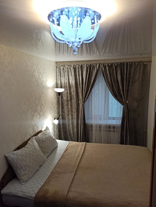 Квартира 2-кімнатна центр міста 1 поверх подобово