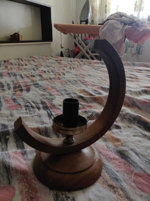 Cadeeiro de madeira