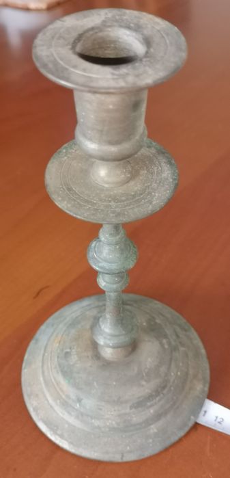 Stary mosiężny świecznik