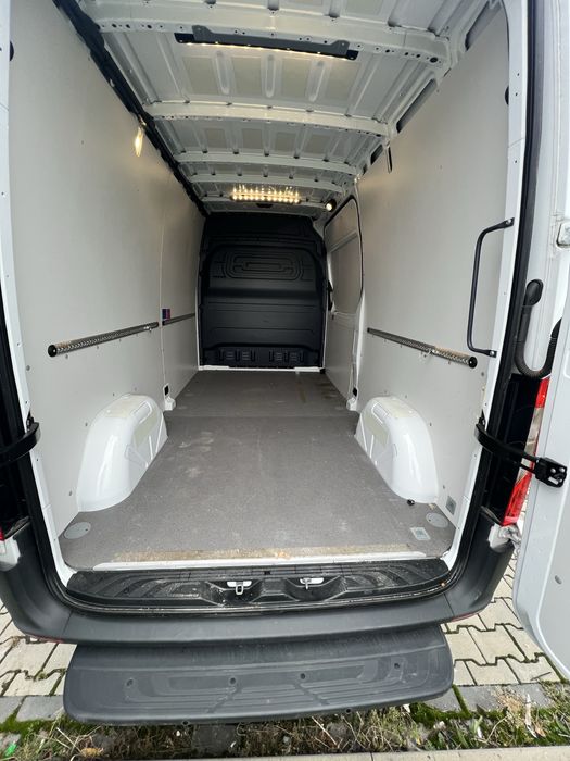 Zabudowa fabryczna Mercedes Sprinter L2H2 – sklejki, nadkola, listwy..