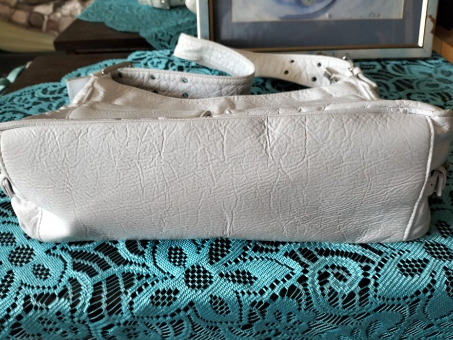 Biała torebka na ramię; Karen; 21 x 30 x 11cm