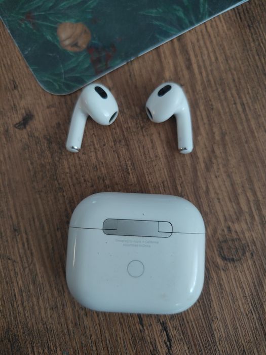 iPhone air pods 3