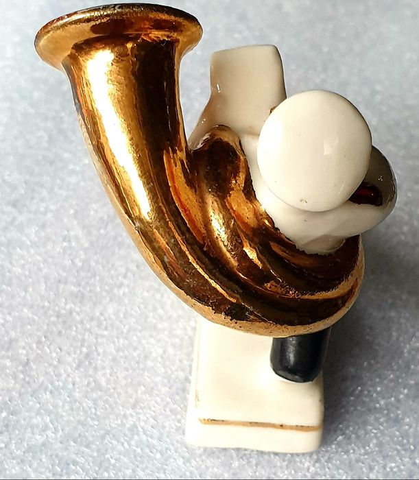 Статуетка фарфор