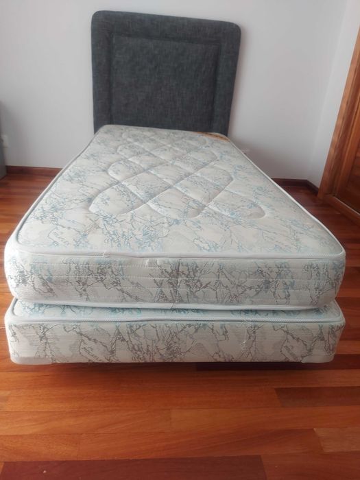 Cama solteiro SOMMIER c/ cabeceira + mesinha cabeceira