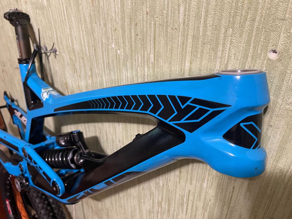 Рама YT industries карбонова розмір М 27.5
